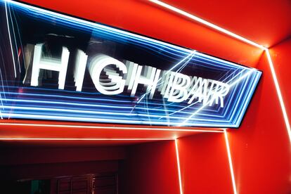 Entrada a High Bar.