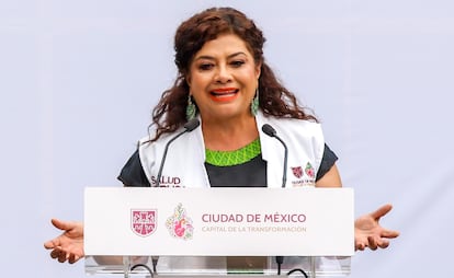 Clara Brugada en un evento en Ciudad de México, el 7 de abril.