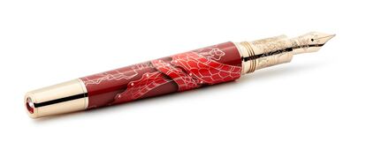 En 2022, la colección en edición limitada Montblanc Legend of Zodiacs está dedicada al tigre, el tercer signo del zodiaco e indiscutible rey de los animales en la cultura china. El capuchón es de plata de ley 925 y está decorado con un tigre grabado a mano que representa el poder, la responsabilidad y la sabiduría. El cono cuenta con un zafiro azul, la piedra natal de este signo. En el anillo del capuchón están grabados el año, y los seis  anteriores  de este  signo. El plumín artesano de oro macizo de 18 quilates en tono rosa está grabado con el tigre sobre la roca. Precio: 5.300 euros.