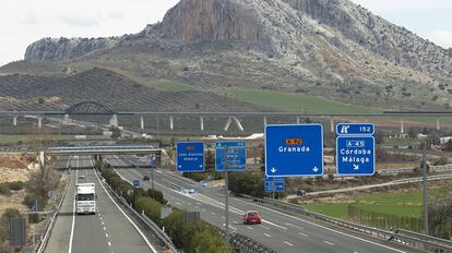 Vista de la A-92 a su paso por Antequera (M&aacute;laga)