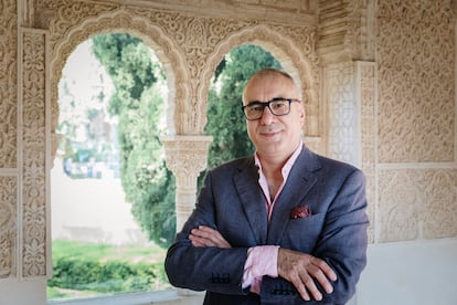 Rodrigo Ruiz Jiménez, director del Patronado de la Alhambra, posa en el interior del monumento, en Granada, en una imagen cedida.