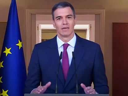 Captura de vídeo de la comparecencia del presidente del Gobierno, Pedro Sánchez, este lunes en La Moncloa.