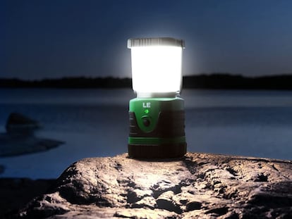Este farol de ‘camping’, con función ‘powerbank’, tiene cuatro modos de luz y cuesta menos de 35 euros