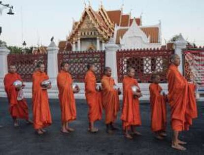 Monjes budistas en Bangkok.