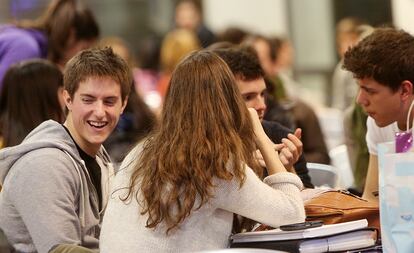 Alumnos en la Universidad Pública de Navarra.