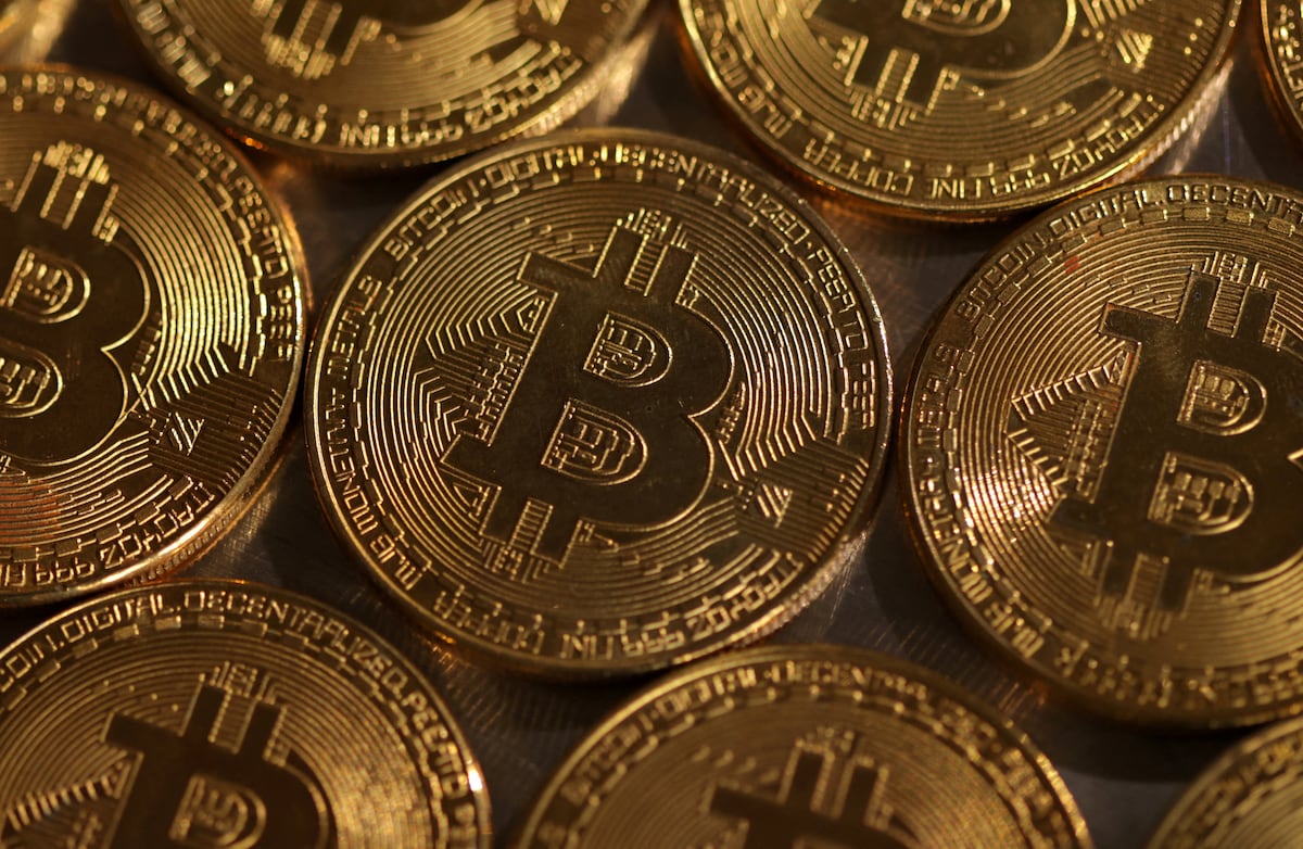 Bitcoin: on the rise, but just as volatile and dangerous as ever | Economy  and Business | EL PAÍS English