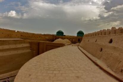 Paseo por las históricas murallas de Khiva (Uzbekistán)