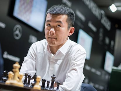 Liren Ding, durante su partida de hoy con Maxime Vachier-Lagrave