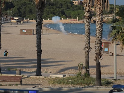 Detonación del artefacto en la playa de la Arrabassada de Tarragona.