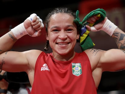 Beatriz Iasmin Ferreira após se classificar para a disputa de ouro.