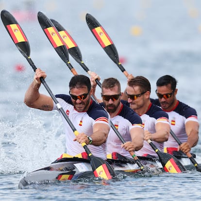 PARIS, FRANCE - AUGUST 08: Saul Craviotto, Carlos Arevalo, Marcus Cooper and Rodrigo Germade of Team Spain compete during the Men's Kayak Four 500m - Semifinal 1 on day thirteen of the Olympic Games Paris 2024 at Vaires-Sur-Marne Nautical Stadium on August 08, 2024 in Paris, France. (Photo by Justin Setterfield/Getty Images)