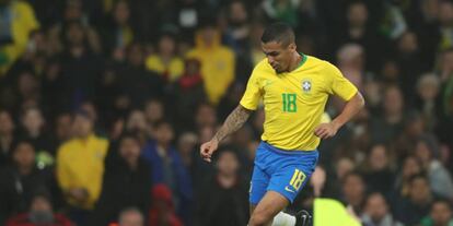 Allan jogando pela seleção em Londres.