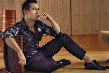 Colin Farrell posa para ICON en camisa, pantalón y zapatos Dolce & Gabbana.