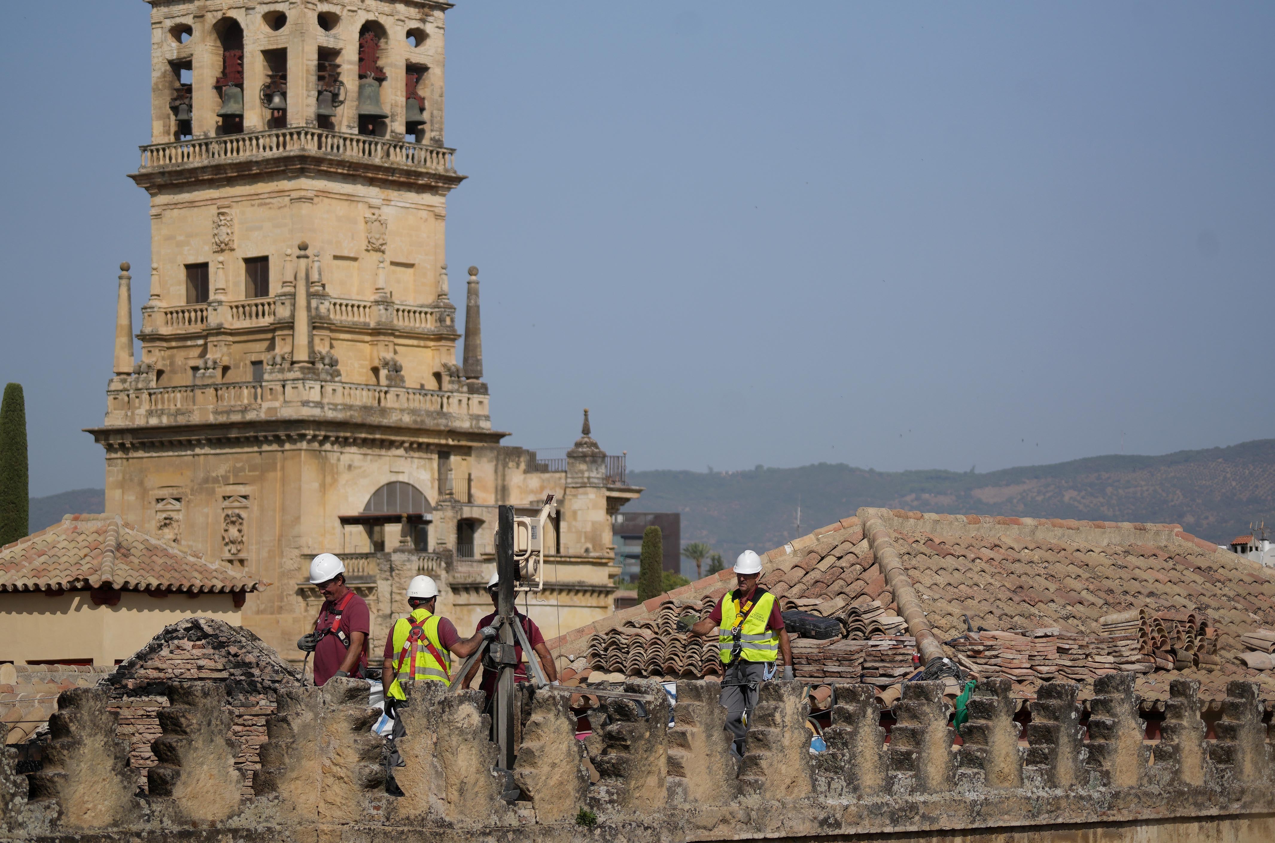 El arquitecto conservador de la Mezquita de Córdoba: “Lo que ardió realmente fue la cortina, por eso el fuego fue tan deprisa hacia arriba”