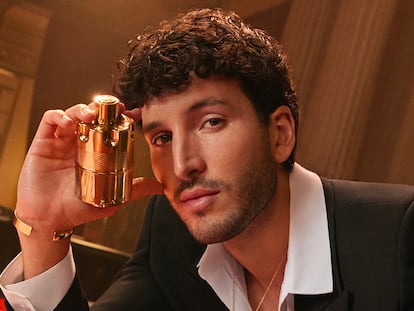 Un elixir de frambuesa y cuero: Sebastián Yatra tiene el perfume que redefine la sensualidad masculina
