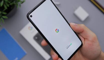 Teléfono con logotipo de Google