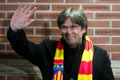 Carles Puigdemont en un partido de rugby del USAP Perpinyà.