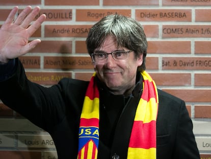 Carles Puigdemont en un partido de rucby del USAP Perpinyà.