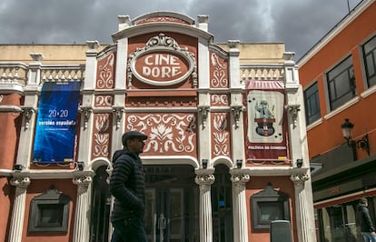 Fachada del Cine Doré, una de las sedes de la Filmoteca, en Madrid.