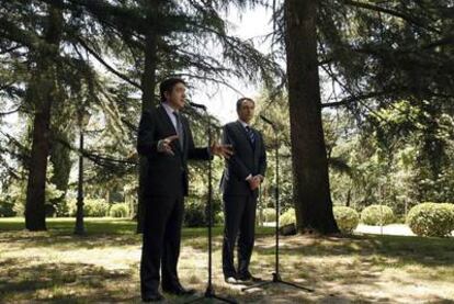 Zapatero y Patxi López durante una rueda de prensa en La Moncloa en 2009.