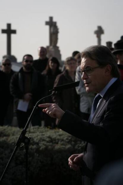 Artur Mas, després de l'ofrena a la tomba de Macià.