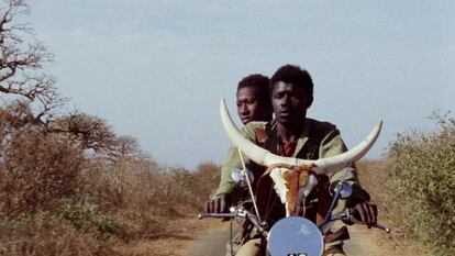 La escena de la película senegalesa 'Touki Bouki', realizada por Djibril Diop Mambéty en 1973.