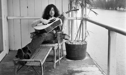 Jimmy Page en una imagen de 1970 sin precisar su localización