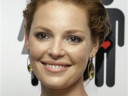 Katherine Heigl, que interpreta a la doctora Izzie Stevens en <i>Anatomía de Grey</i>, ha decidido hacer un paréntesis en la grabación de la serie para rodar la comedia romántica <i>Life as We Know It</i>. El abandono temporal será este mes y se explicará en la serie en los capítulos del mes de noviembre. La retirada de la actriz coincide con la baja maternal de Ellen Pompeo (Meredith Grey).