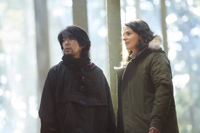 Masatoshi Nagase y Juliette Binoche, en 'Viaje a Nara (Visión)'.