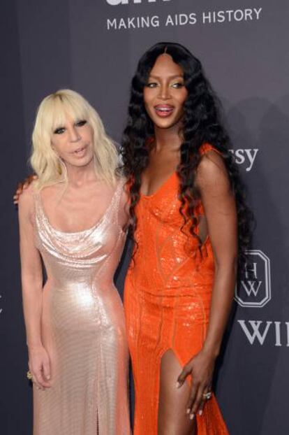 Donatella Versace y Naomi Campbell.