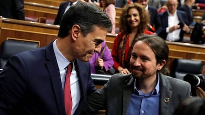 Sánchez e Iglesias, este martes tras la votación de la investidura.