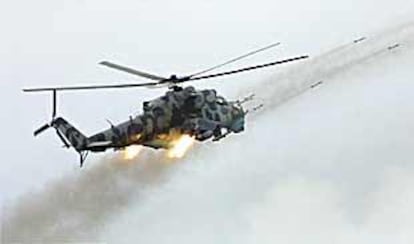 Un helicóptero macedonio bombardeaba ayer posicioines de la guerrilla albanesa cerca Vaksince.