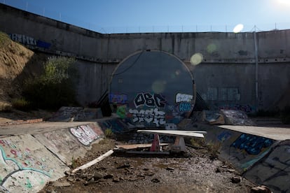 Túnel tapiado en el recorrido que debía haber cubierto el tren entre Móstoles y Navalcarnero.