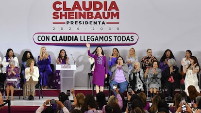 CIUDAD DE MÉXICO, 25JUNIO2024.- Claudia Sheinbaum, virtual presidenta electa, encabezó el encuentro con mujeres "Con Claudia llegamos todas" realizado en el patio principal de la Universidad del Claustro de Sor Juana, en donde recibió el "bastón de las mujeres".
FOTO: MARIO JASSO/CUARTOSCURO.COM