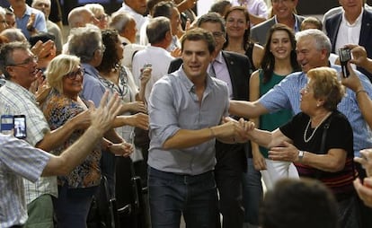 El presidente de Ciudadanos, Albert Rivera, y la candidata al 27-S Inés Arrimadas en un acto de campaña.