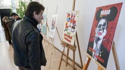 Exposición de los carteles finalistas para anunciar el Carnaval de Bilbao.