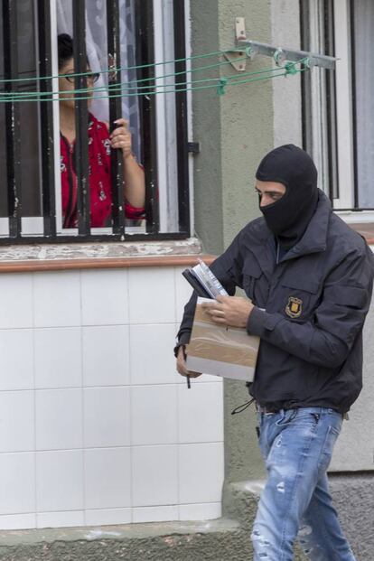 Tras las investigaciones policiales descubrieron que en Sant Roc se había asentado una de las "organizaciones más activas que traficaba con drogas", principalmente con cocaína.