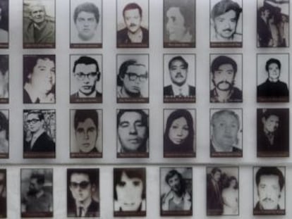 Mural em Santigo mostra vítimas da ditadura chilena de Augusto Pinochet