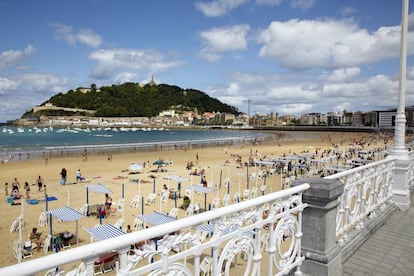 La Concha de San Sebastián no solo ha sido escogida por segundo año consecutivo la sexta playa más bonita del mundo, sino que también vuelve a repetir posición como el mejor arenal de Europa.