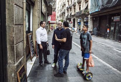 Barrio de El Raval, a cinco minutos del lugar del atentado. De frente, Ibrahim Pérez, portavoz de Musulmanes contra la Islamofobia. Cree que la falta de interlocución del islam español con el Estado provoca la radicalización.