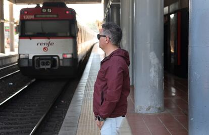 Raúl H., maquinista de Renfe, en la estación de Coslada.