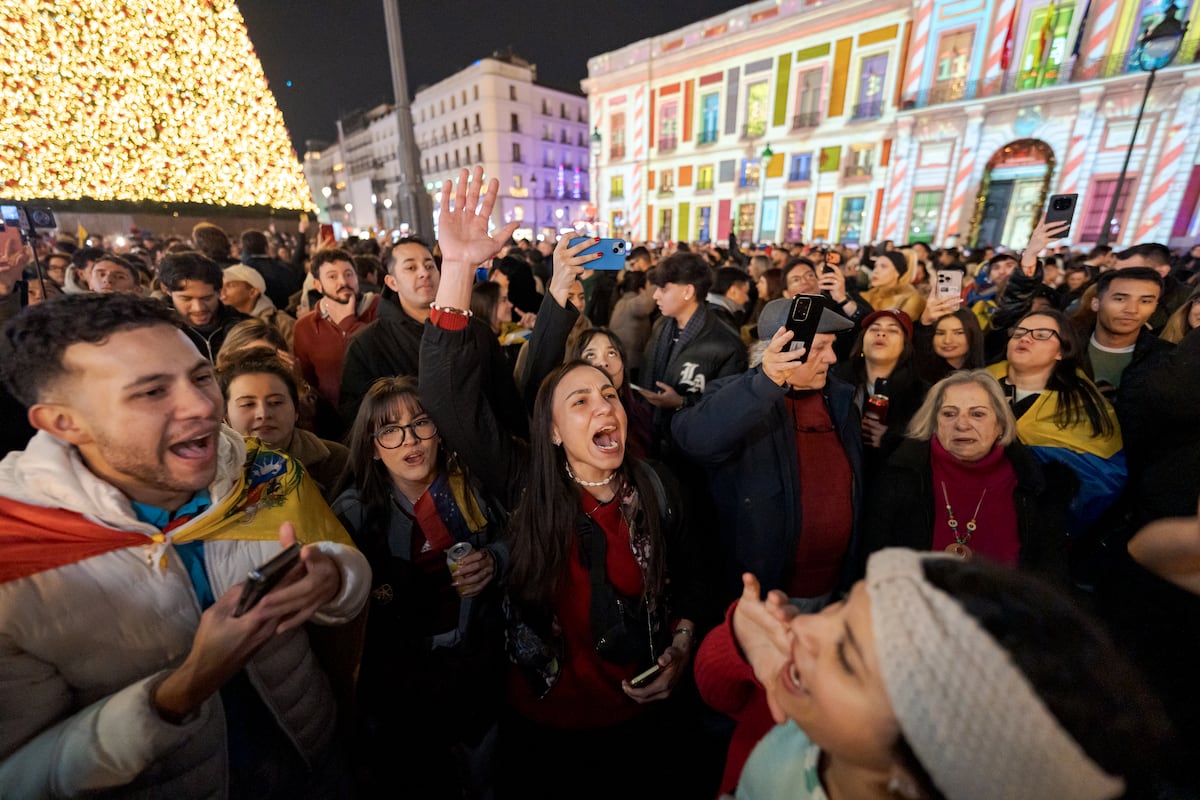Miles de venezolanos celebran en la Puerta del Sol de Madrid la captura de Maduro: “Este Gobierno ya cayó”