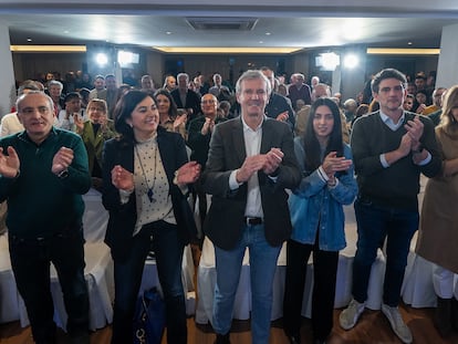El candidato del PP a las elecciones en Galicia, Alfonso Rueda, en un acto en Lugo previo al inicio de la campaña este jueves.