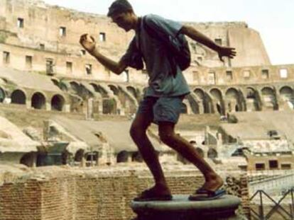 EL COLISEO. Foto de Irina Martínez Tost (25 años), de Tomares (Sevilla), que retrató así a su novio en la capital italiana.
