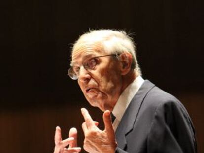 Pierre Boulez ensaya en 2011 con el Ensemble Intercontemporain, en el Royal Festival Hall en Londres.