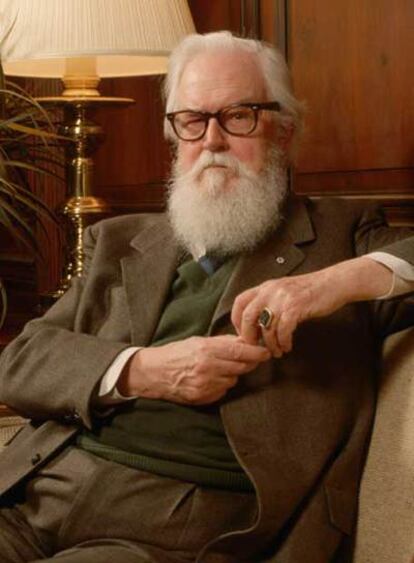 El escritor canadiense Robertson Davies (1913-1995).