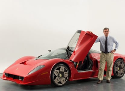 Andrea Pininfarina, junto a un Ferrari P4/5, diseñado y construido enteramente por su empresa.