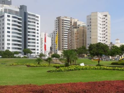 Parque Miguel Grau en Miraflores, el barrio m&aacute;s exclusivo y tranquilo de Lima.