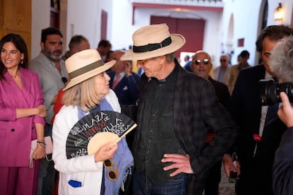 Jeremy Irons y su mujer, Sinéad Cusack, en la Feria de Abril de 2025, en Sevilla.
