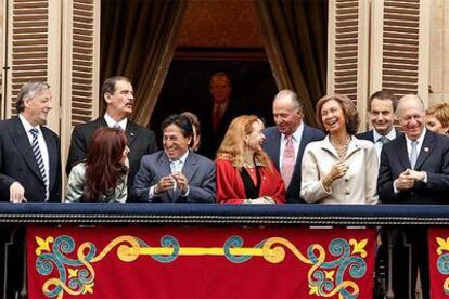 Los presidentes de Argentina, México, Perú, los reyes de España y los presidentes español y chileno, durante la XV Cumbre Iberoamericana de Salamanca, el pasado año.